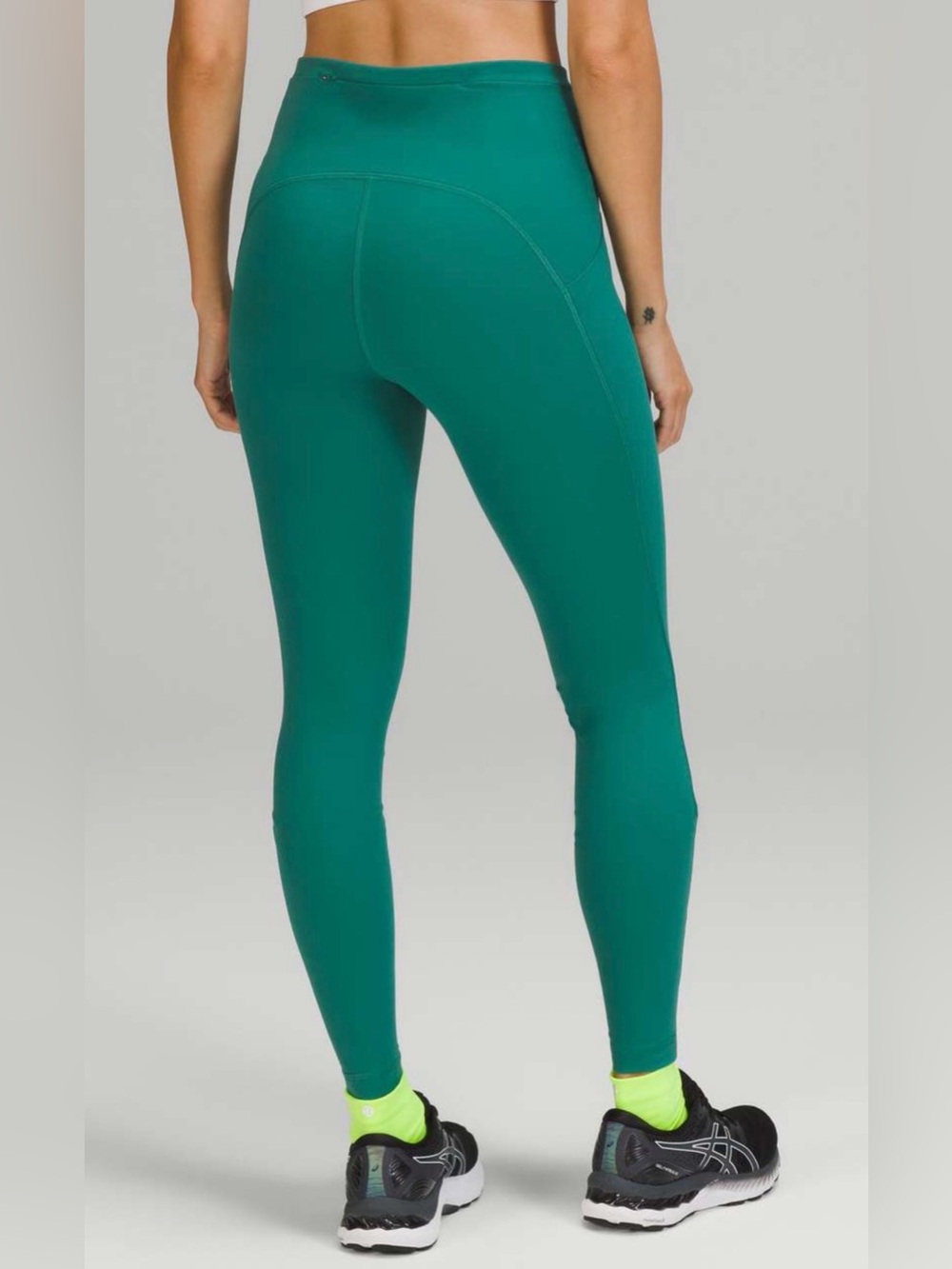 Lululemon Swift Speed High-Rise Tight 28"
Teal Lagoon Sz 10 luxtreme material